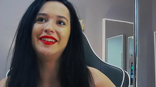 Eva Lovvia  online show from 28, 1, 2025