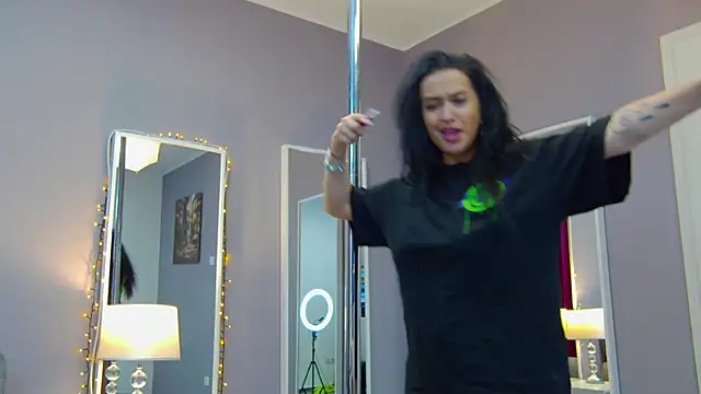 Eva Lovvia  online show from 26, 2, 2025