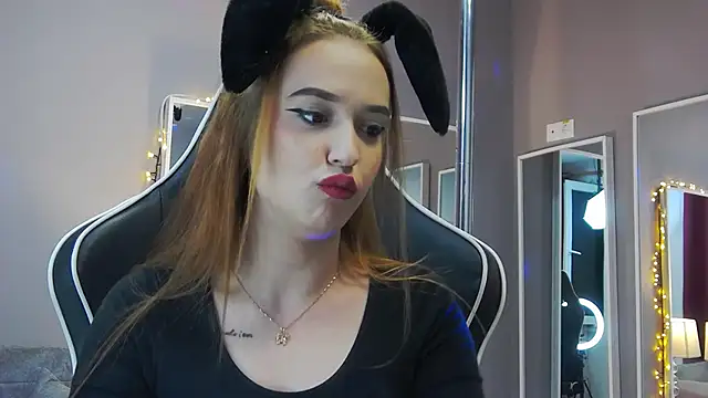 Eva Lovvia  online show from 23, 1, 2025