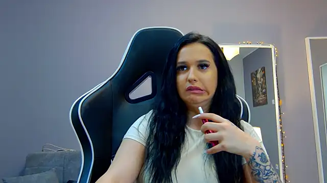 Eva Lovvia  online show from 11, 3, 2025