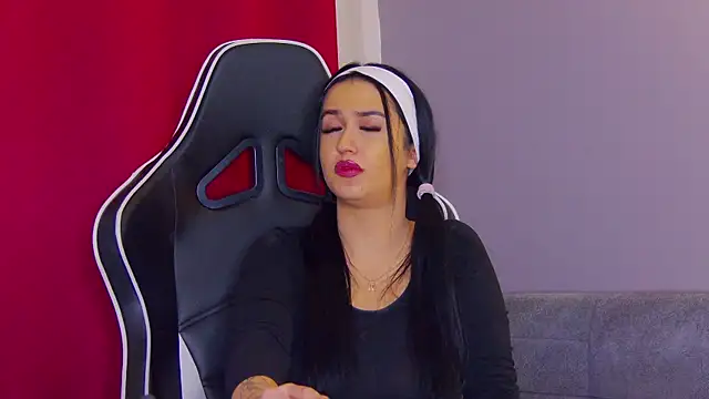 Eva Lovvia  online show from 11, 2, 2025