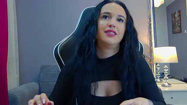 Eva Lovvia  online show from 25, 2, 2025