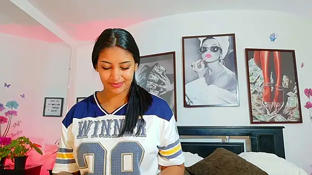 loretahorny online show from 24, 3, 2026