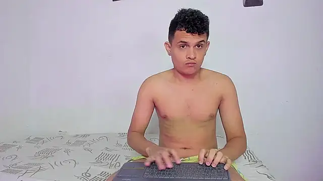 CoupleTwink12 online show from 17, 4, 2026