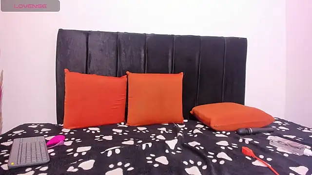 Snapshot of CoupleTwink12 chatting on 1, 10, 2025 CoupleTwink12 online show from 1, 10, 2025