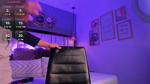 ArianaGolden online show from 15, 10, 2025