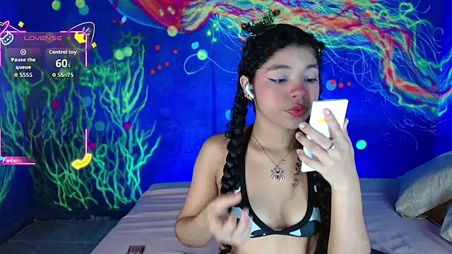 lucie petite online show from 13, 10, 2025