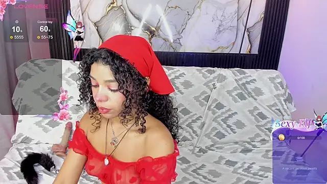 Snapshot of lucie_petite chatting on 22, 5, 2026 lucie petite online show from 22, 5, 2026