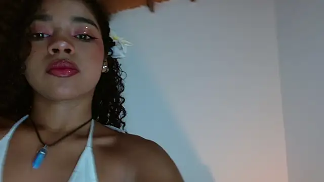 lucie petite online show from 13, 2, 2025