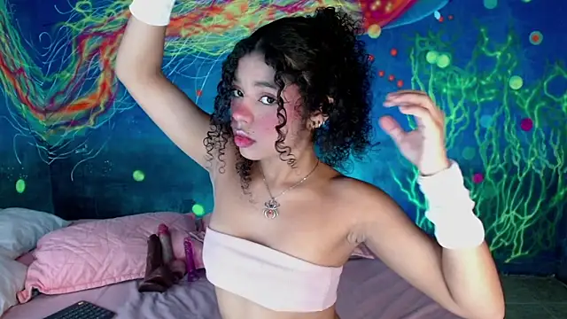 lucie petite online show from 29, 10, 2025