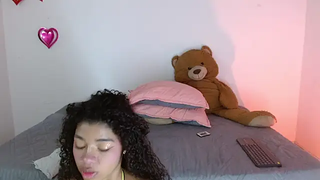 lucie petite online show from 14, 3, 2025