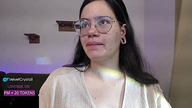 Snapshot of crystalll_room chatting on 8, 11, 2025 crystalll room online show from 8, 11, 2025