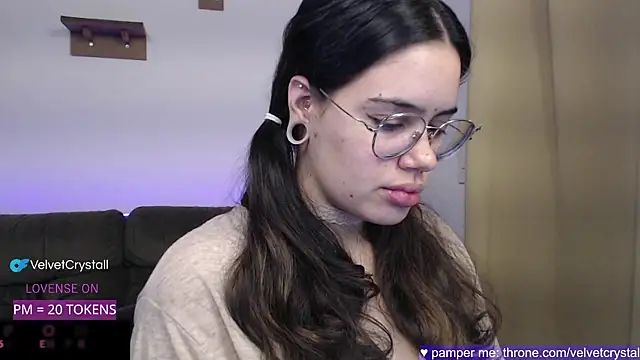 Snapshot of crystalll_room chatting on 28, 11, 2025 crystalll room online show from 28, 11, 2025