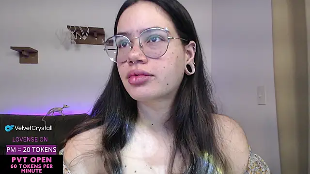 crystalll room online show from 5, 10, 2025