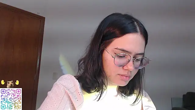 crystalll room online show from 19, 7, 2026