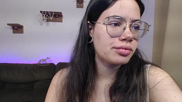 Snapshot of crystalll_room chatting on 28, 10, 2025 crystalll room online show from 28, 10, 2025