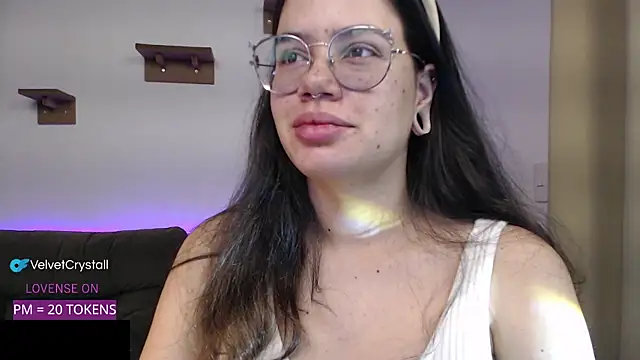 Snapshot of crystalll_room chatting on 13, 11, 2025 crystalll room online show from 13, 11, 2025