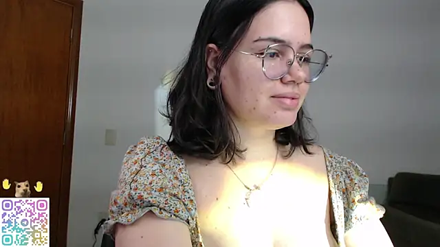 crystalll room online show from 22, 6, 2026