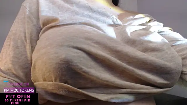 Snapshot of crystalll_room chatting on 11, 10, 2025 crystalll room online show from 11, 10, 2025