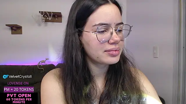 Snapshot of crystalll_room chatting on 10, 10, 2025 crystalll room online show from 10, 10, 2025