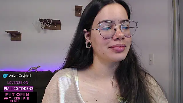 Snapshot of crystalll_room chatting on 9, 10, 2025 crystalll room online show from 9, 10, 2025