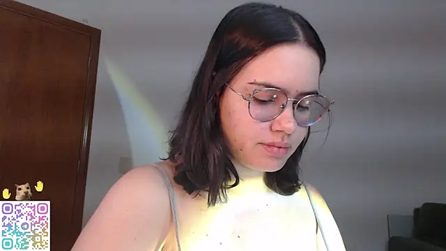 crystalll room online show from 20, 7, 2026