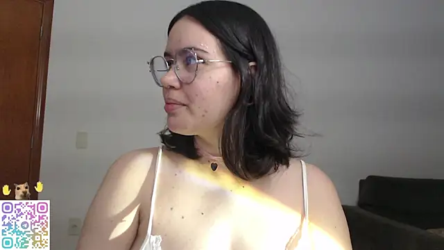 crystalll room online show from 17, 6, 2026