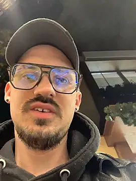 Snapshot of AssHunter4k chatting on 16, 5, 2026 AssHunter4k online show from 16, 5, 2026