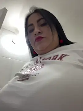 Snapshot of Miia_Jazmin chatting on 5, 5, 2026 Miia Jazmin online show from 5, 5, 2026