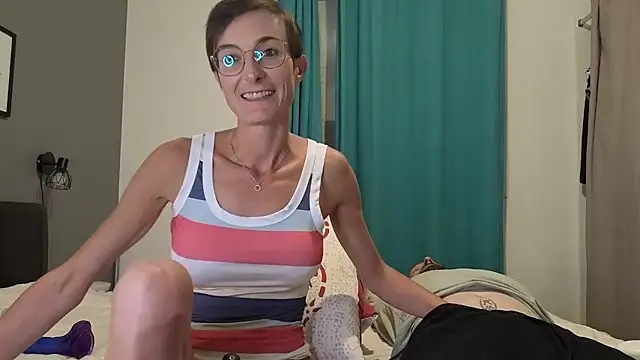 Snapshot of MoiEtLuiXX chatting on 8, 9, 2025 MoiEtLuiXX online show from 8, 9, 2025