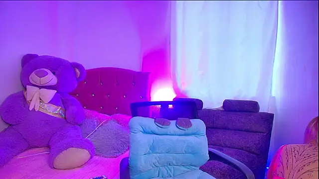 MiaFlamesxxx online show from 5, 3, 2026