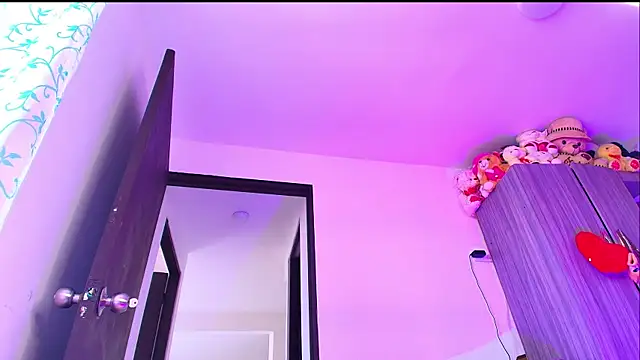 MiaFlamesxxx online show from 5, 6, 2026