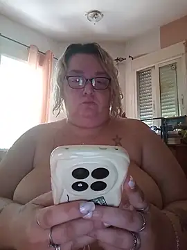 Snapshot of diosacurvy1984 chatting on 24, 7, 2026 diosacurvy1984 online show from 24, 7, 2026