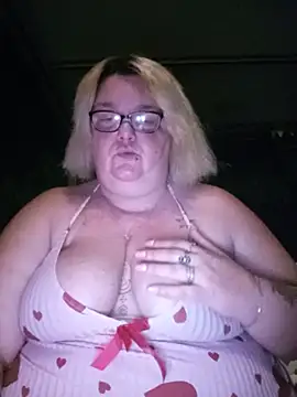 Snapshot of diosacurvy1984 chatting on 28, 6, 2026 diosacurvy1984 online show from 28, 6, 2026