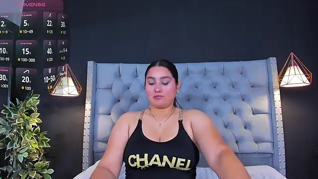 AlexaMora  online show from 13, 9, 2025