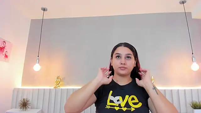 AlexaMora  online show from 2, 3, 2025