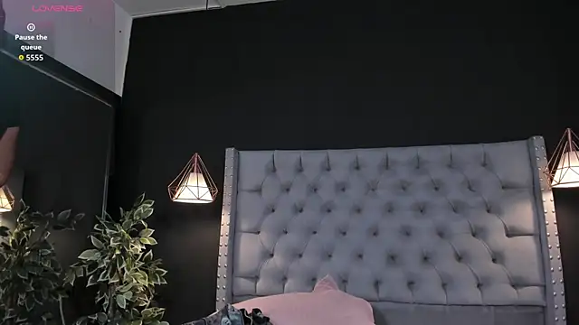 AlexaMora  online show from 12, 9, 2025