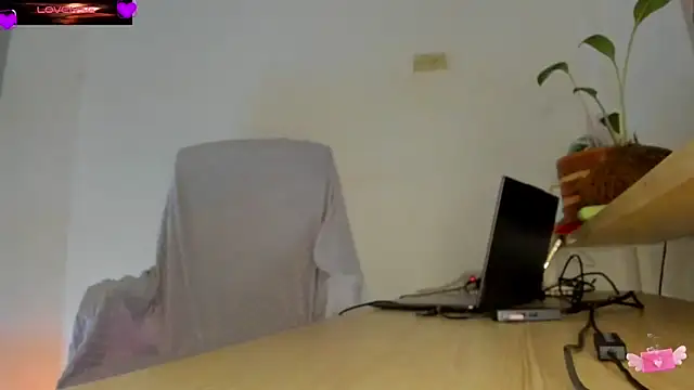 Snapshot of VioletParkker chatting on 2, 6, 2026 VioletParkker online show from 2, 6, 2026
