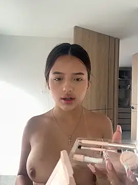 Snapshot of Sofia18_pinkk chatting on 27, 10, 2025 Sofia18 pinkk online show from 27, 10, 2025