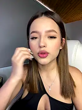 Snapshot of Sofia18_pinkk chatting on 10, 10, 2025 Sofia18 pinkk online show from 10, 10, 2025