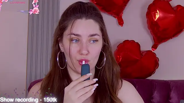 KiraBarlows online show from 12, 4, 2026