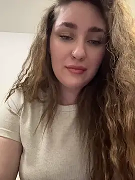 Snapshot of KiraBarlows chatting on 4, 6, 2026 KiraBarlows online show from 4, 6, 2026