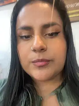 VanneCute1 online show from 10, 2, 2025