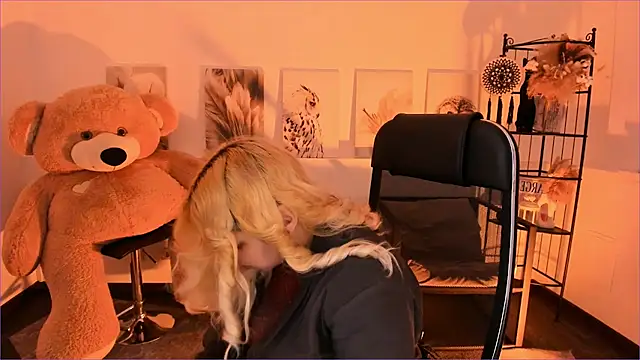 DiaAngell online show from 17, 12, 2025