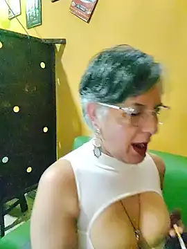 Snapshot of ilonna2025 chatting on 4, 6, 2026 ilonna2025 online show from 4, 6, 2026