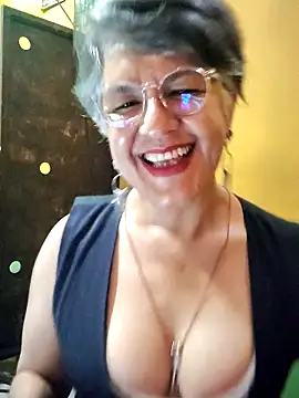 Snapshot of ilonna2025 chatting on 22, 5, 2026 ilonna2025 online show from 22, 5, 2026