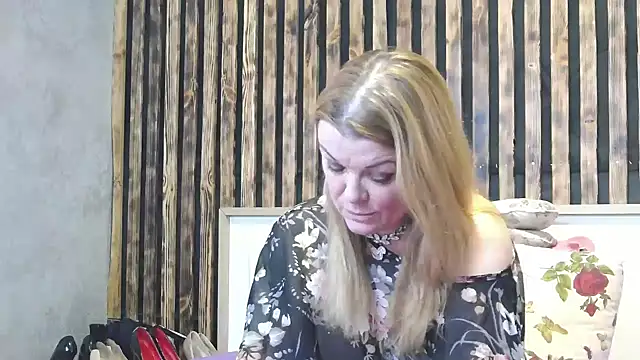 Kisi Lovi online show from 20, 2, 2026