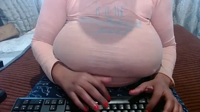 Snapshot of BUBBLYBUNNYxx chatting on 7, 5, 2026 BUBBLYBUNNYxx online show from 7, 5, 2026