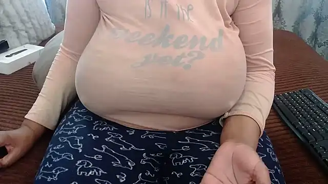 Snapshot of BUBBLYBUNNYxx chatting on 13, 5, 2026 BUBBLYBUNNYxx online show from 13, 5, 2026
