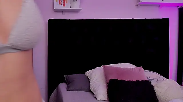 Paulina Lopezz online show from 24, 4, 2026